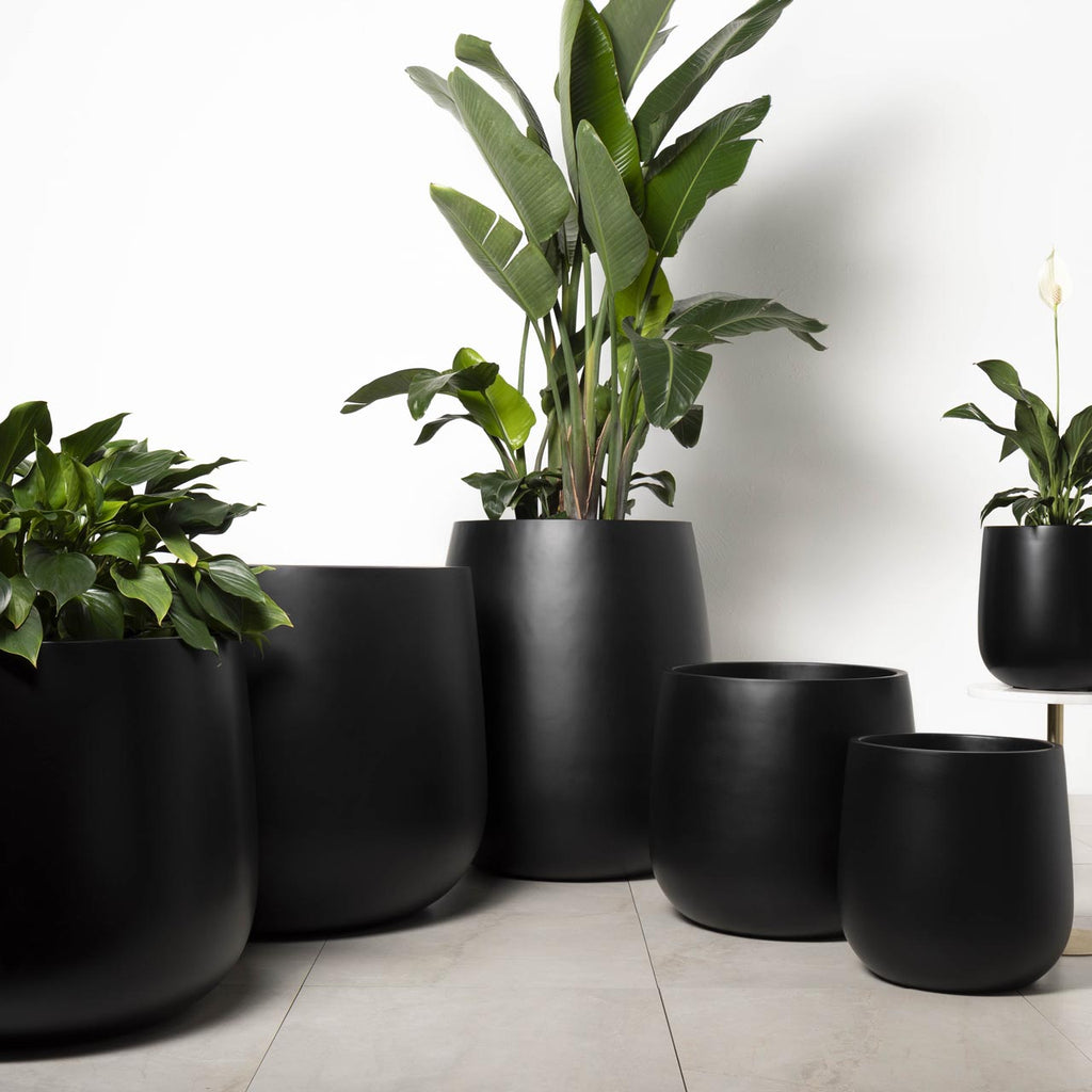 NEW Lightweight Indoor Bung Tub Planter Pot in Matt Black